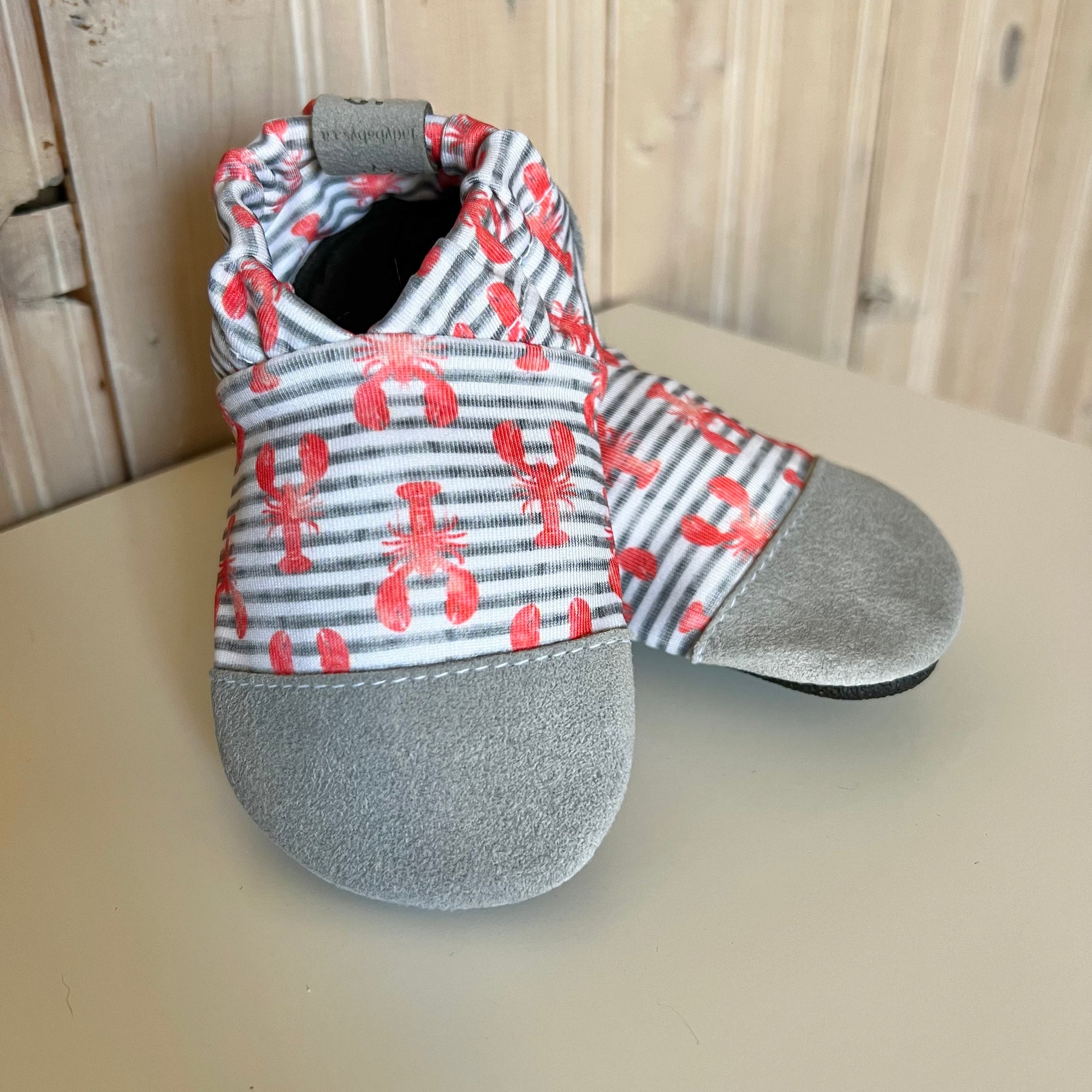 Water shoes - Lobster