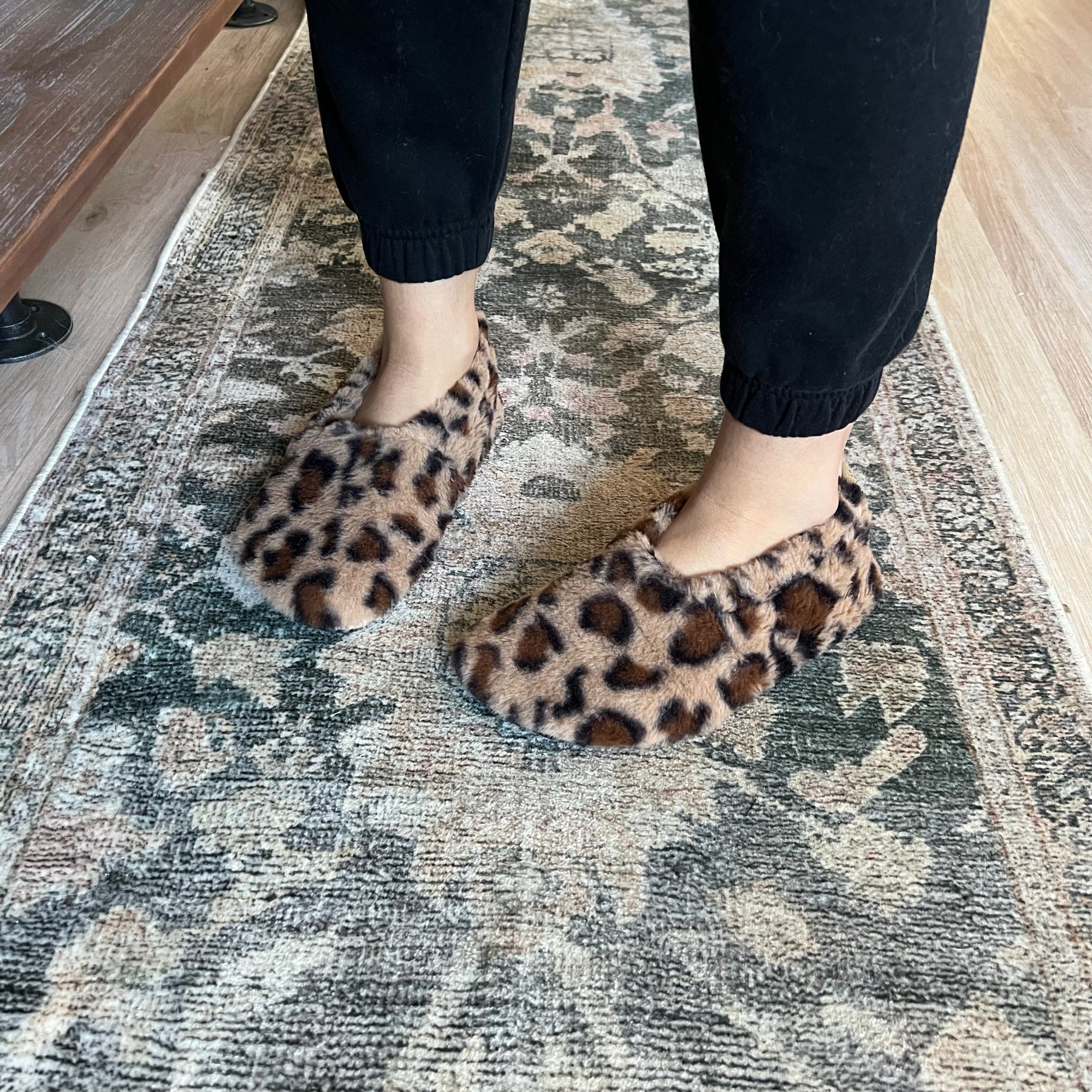 JadyLadys - Furry leopard slip on shoe