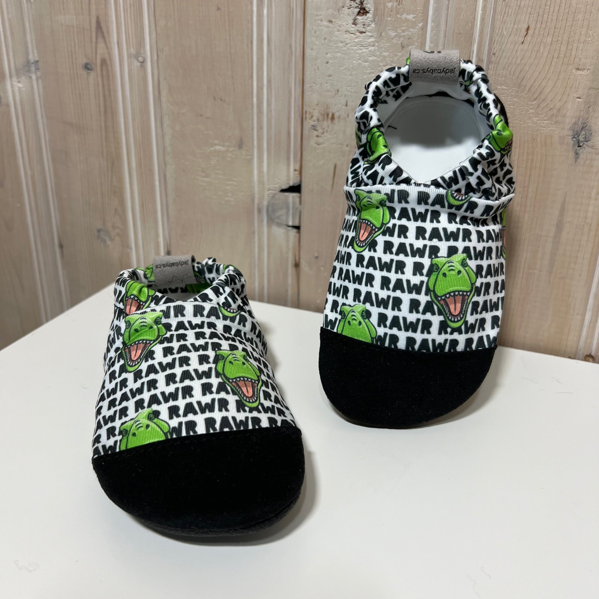 Water shoes - Dino’s