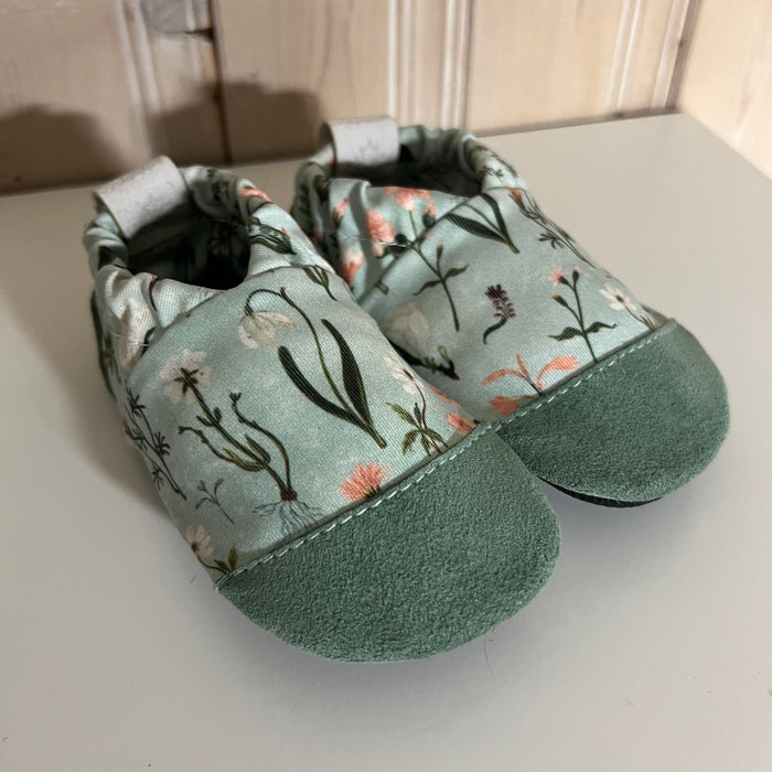 Water shoes - Teal floral