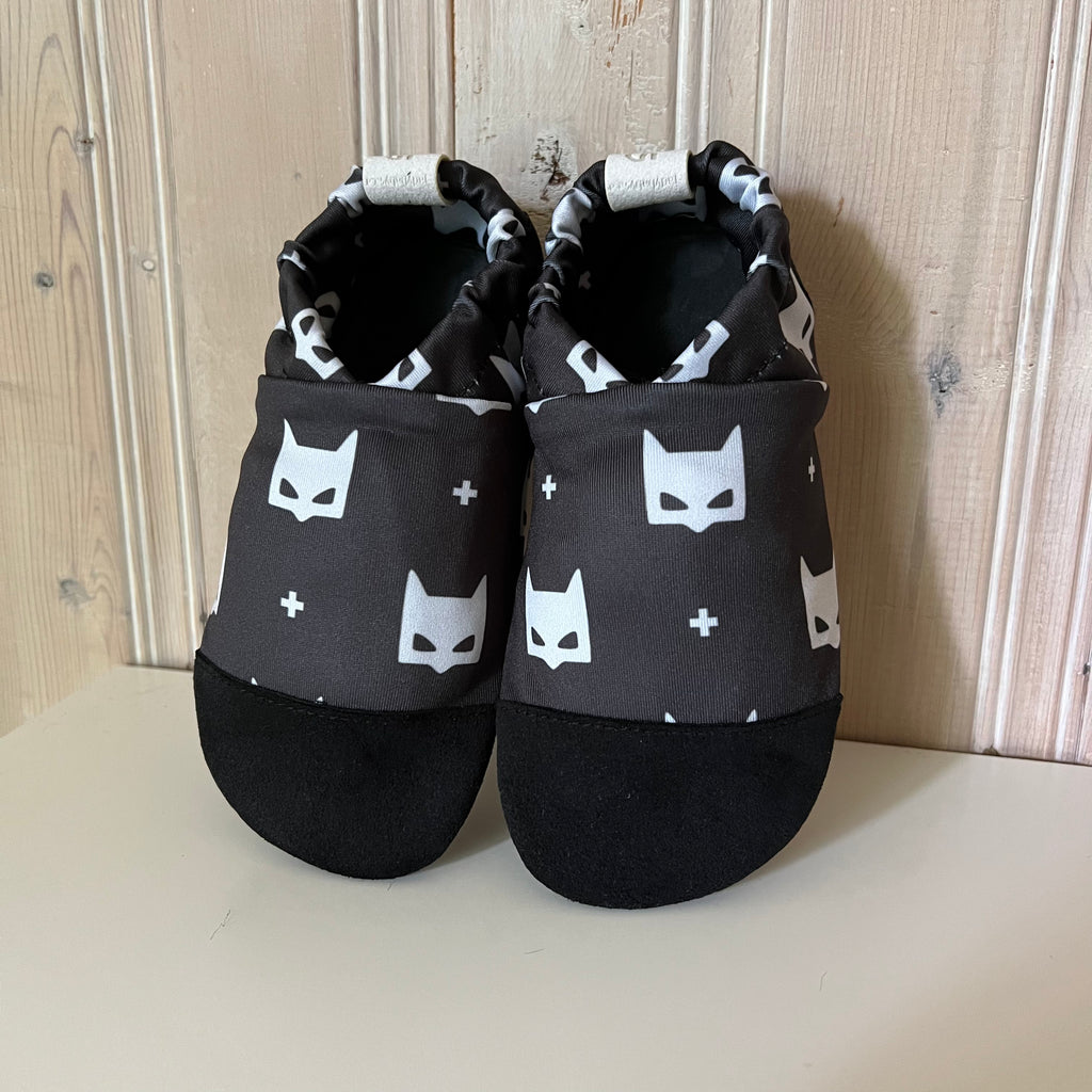 Water shoes - Bat Mask